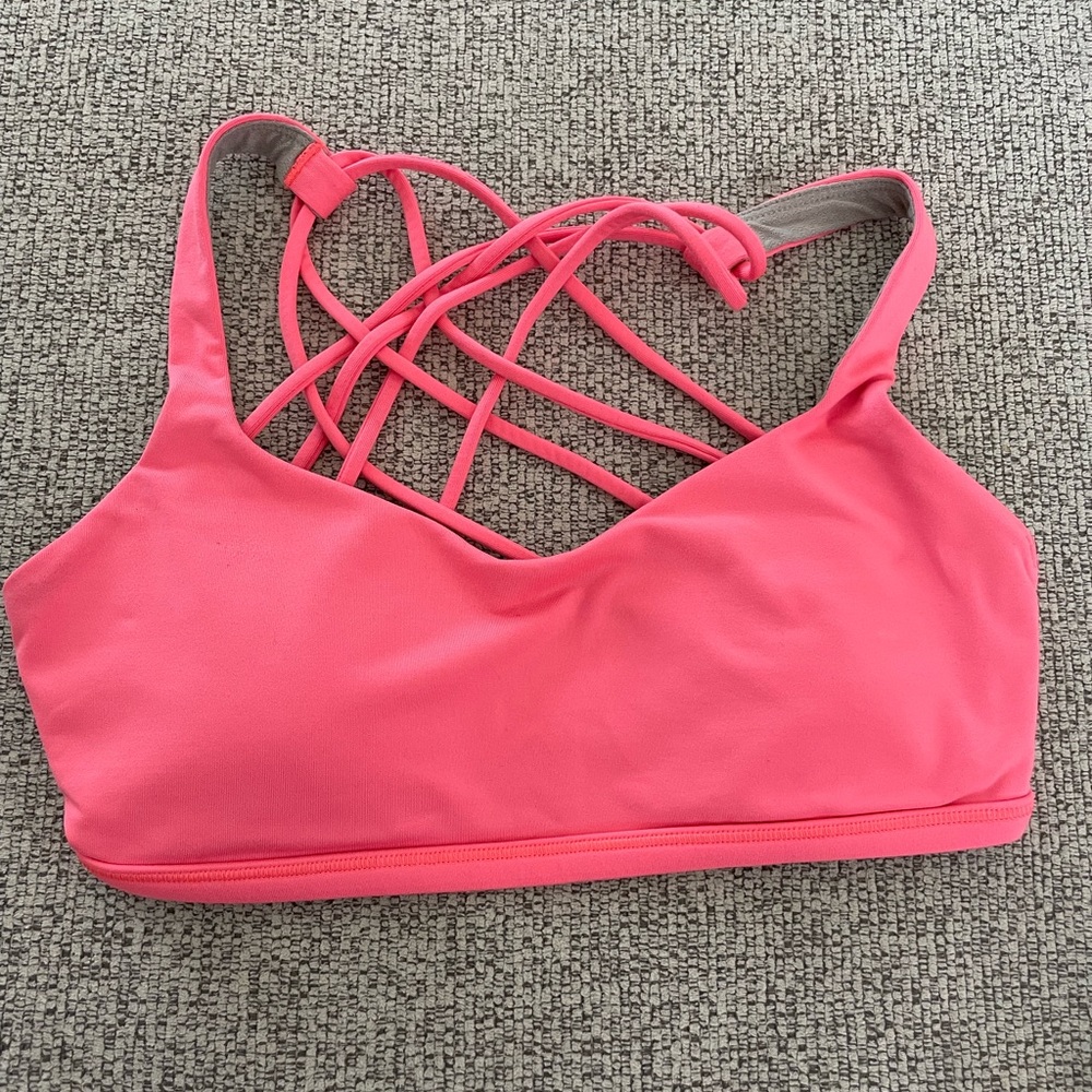 Lululemon free to be wild sports bra size 4